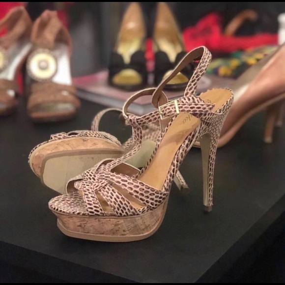 Shoes - Brown Platforms 🙌🏽🙌🏽🙌🏽🙌🏽